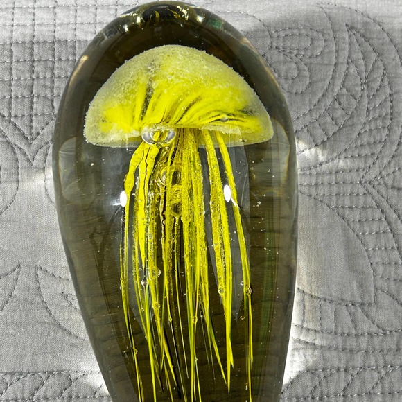 Handblown Artglass Jellfyish Paperweight/Figure 7" x 4" - Picture 6 of 11